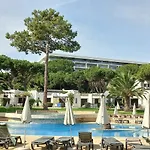 With 2 Bedrooms In Balaia, Olhos De Agua, Appartement *