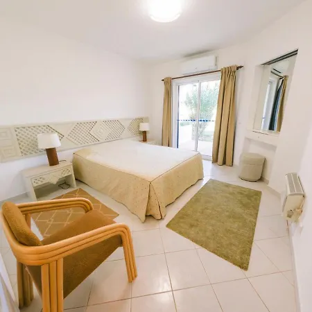 With 2 Bedrooms In Balaia, Olhos De Agua, 公寓 *