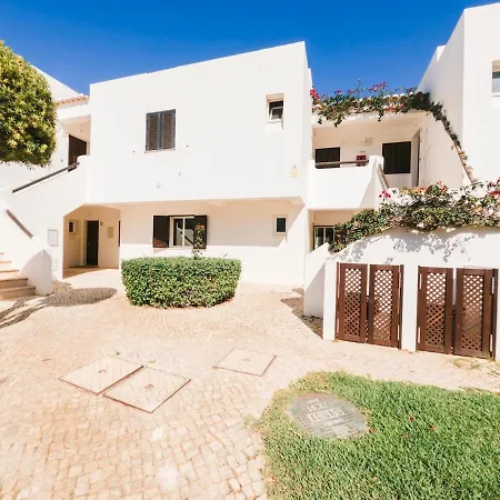 With 2 Bedrooms In Balaia, Olhos De Agua, * 阿尔布费拉