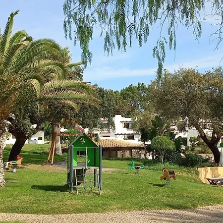 With 2 Bedrooms In Balaia, Olhos De Agua, * 阿尔布费拉