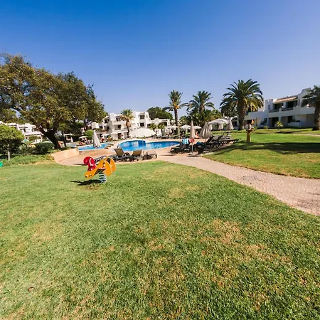 With 2 Bedrooms In Balaia, Olhos De Agua, Apartman