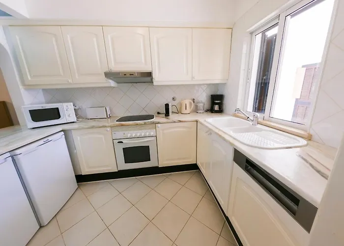 With 2 Bedrooms In Balaia, Olhos De Agua, * 알부페이라